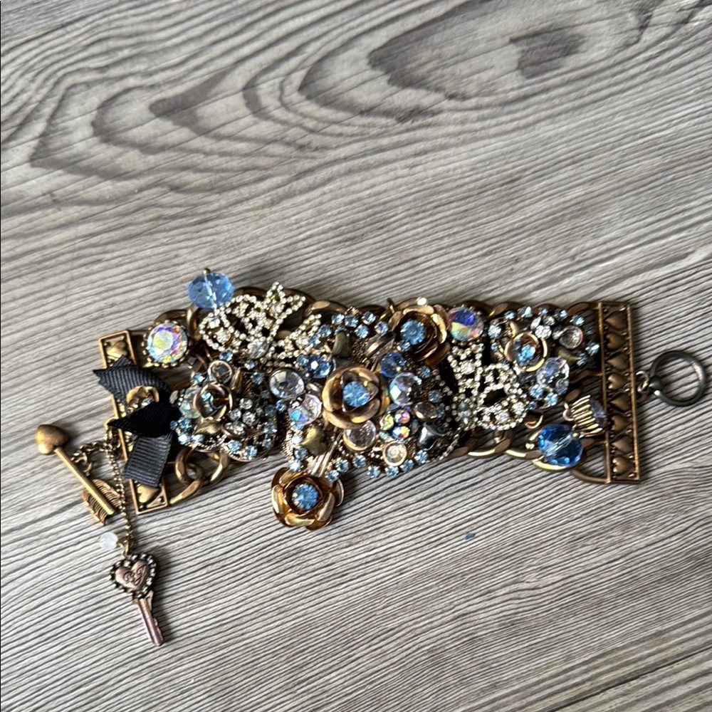 Betsey Johnson Statement Blue Crystal Cluster Bracelet - Picture 5 of 5